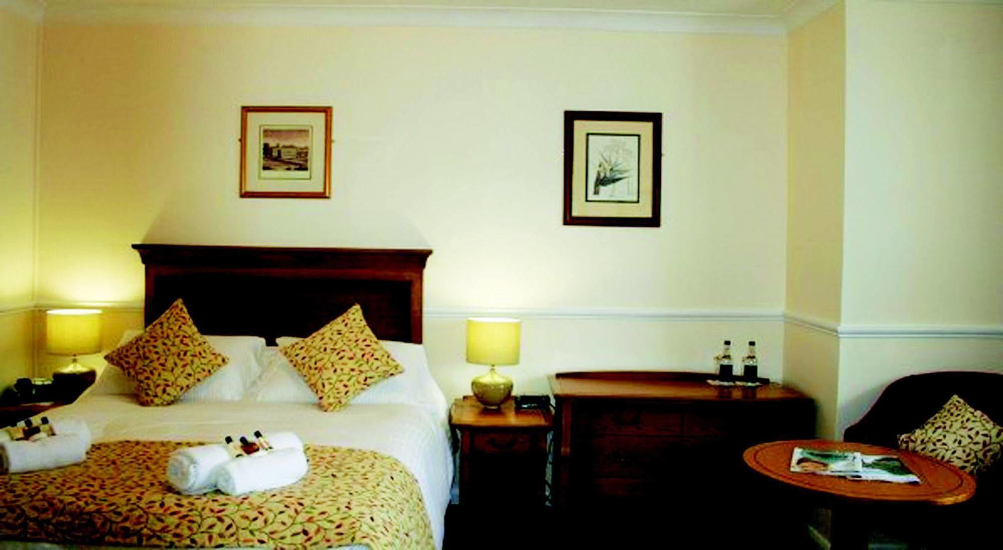 Queens Head Inn Nassington Esterno foto
