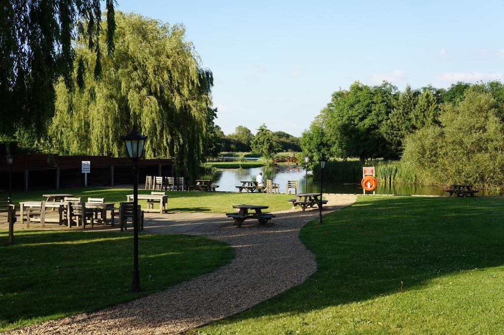 Queens Head Inn Nassington Esterno foto