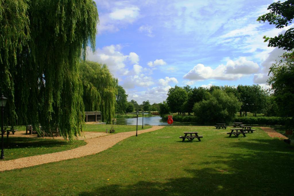 Queens Head Inn Nassington Esterno foto