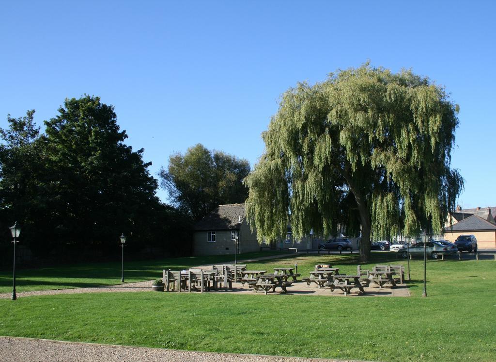 Queens Head Inn Nassington Esterno foto