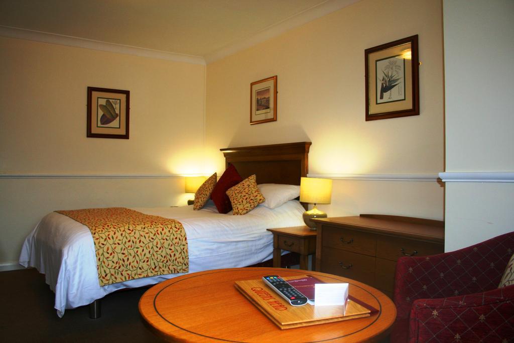 Queens Head Inn Nassington Esterno foto