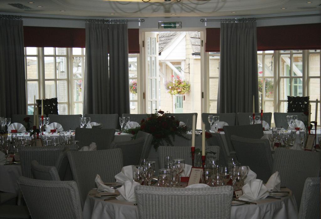 Queens Head Inn Nassington Ristorante foto