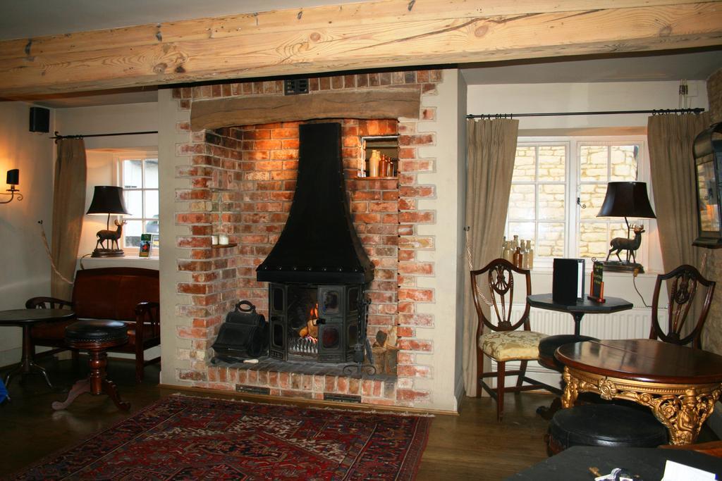 Queens Head Inn Nassington Esterno foto